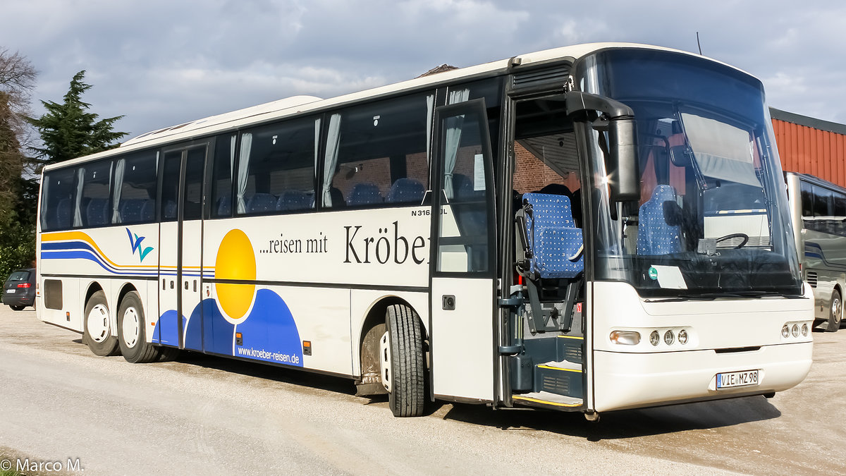 Ein Neoplan Überlandbus (N 316/3 ÜL) von Busreisen Hans Kröber auf dem Betriebshof. Ein herzlichsten Dank nochmal an das Unternehmen! | März 2019