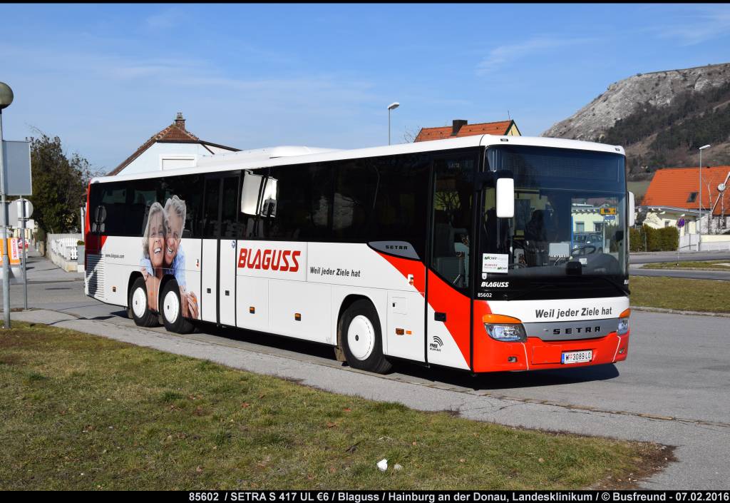 Ein SETRA S 417 UL €6 der Fa. Blaguss Reisen (Wien) steht abgestellt in Hainburg/Donau beim Landesklinikum.