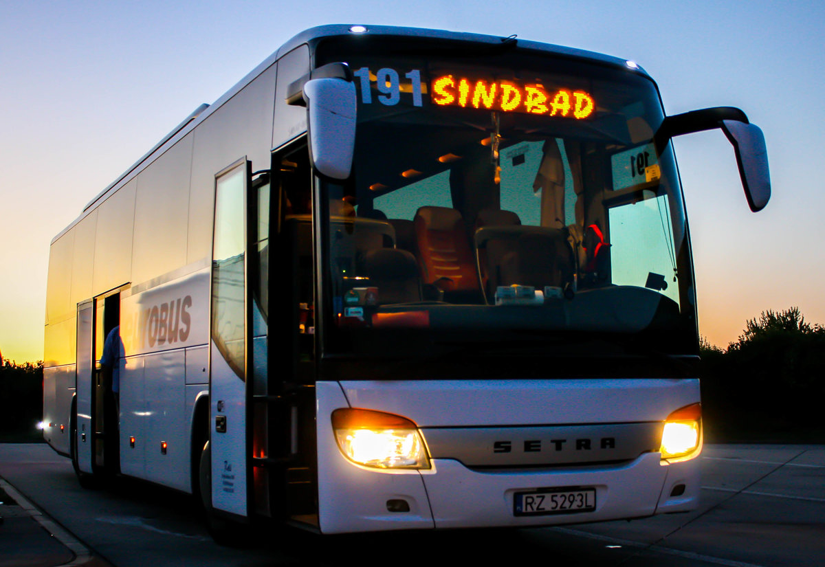 Ein Setra S415GT-HD von 'SINDBAD eurobus' mit der Wagennummer 191 auf irgendeiner Raststätte in Deutschland. | Juli 2018
