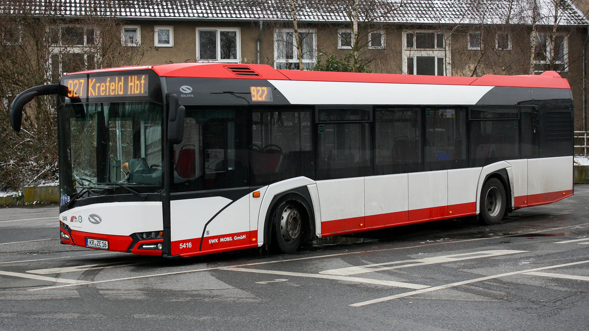 Ein Solaris Urbino 12 der 4. Generation von der SWK ( Stadtwerke Krefeld ) mit der Wagennummer 5416 am Krefelder Hauptbahnhof ( Süd ) | März 2018