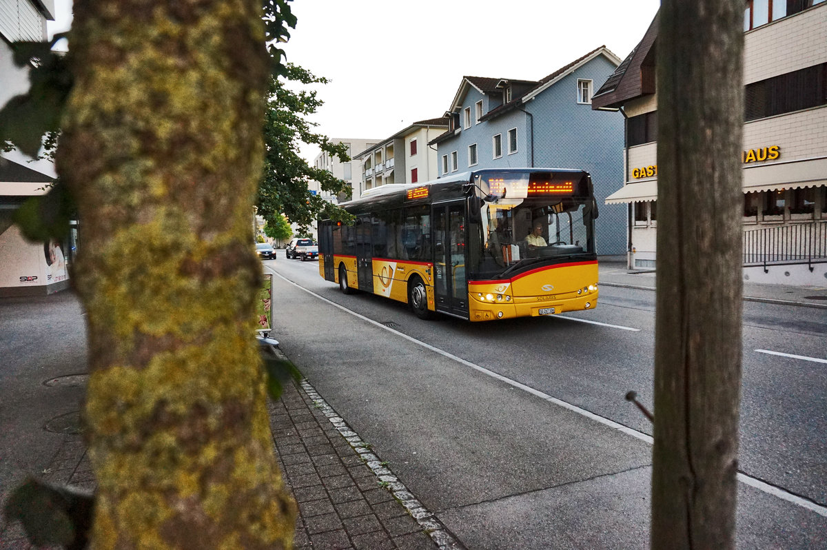 Ein SOLARIS Urbino von PostAuto, unterwegs auf der Linie 80.740, als Kurs 74032 (Bischofszell Stadt, Bahnhof - Uzwil, Bahnhof).
Aufgenommen am 18.7.2016, nahe der Haltestelle Niederuzwil, Augarten.