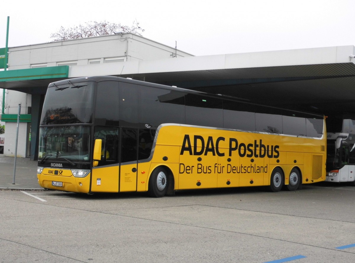 Ein Van Hool TX21 Altano von ADAC Postbus (Fa. Becker-Touristik, Tostedt) am Berliner ZOB, 29.11.14