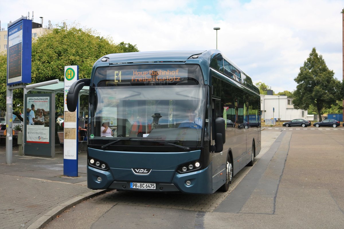 Ein VDL Citea SLF-120 Elektrobus wird gerade in Hanau von der HSB getestet. Hier dieser Bus am 12.07.18 in Hanau Hauptbahnhof
