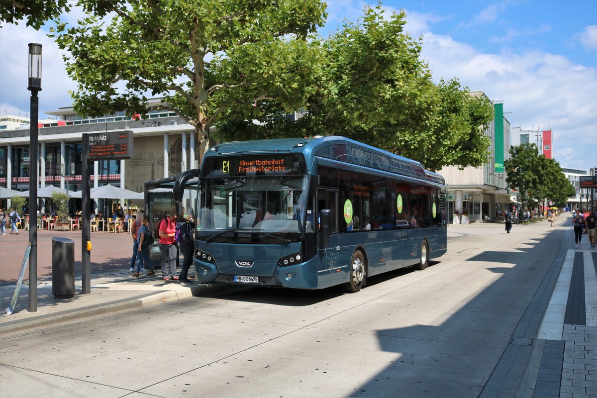 Ein VDL Citea SLF-120 Elektrobus wird gerade in Hanau von der HSB getestet. Hier dieser Bus am 12.07.18 in Hanau Marktplatz