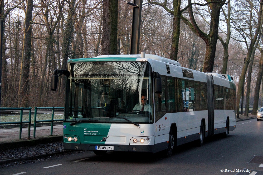 Ein Volvo 9700 Gelenkbus der ViP am 03.02.2014 in Potsdam an der Fontanestraße.