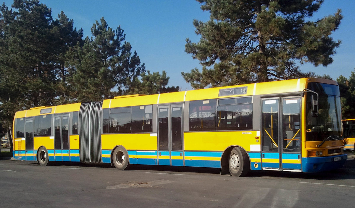 Ein von den wenig produzierten Ikarus EAG E94G Busse. Aufnahme: Nagykanizsa, am 21.11.2016