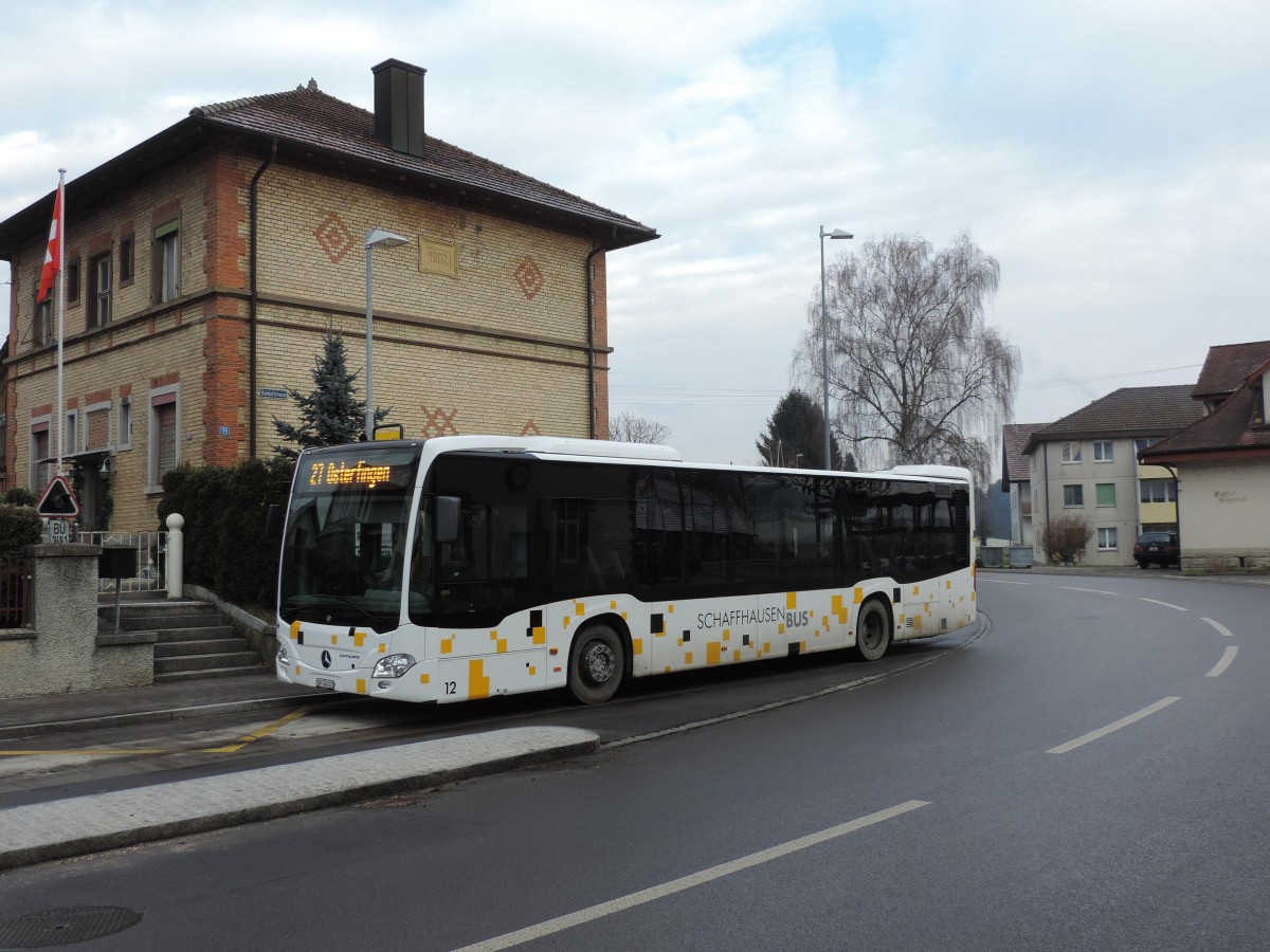 Einer der drei ersten Citaro C2, Wagen 12, vor dem Bahnhof Wilchingen-Hallau am 18/12/2013.