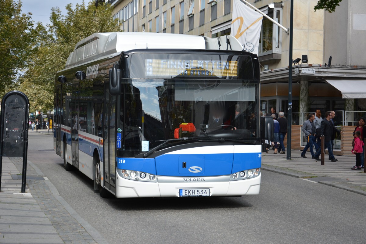 EKH 534 (Solaris Urbino 12 CNG) in der Innenstadt von Västerås. Aufgenommen am 17.09.2014.
