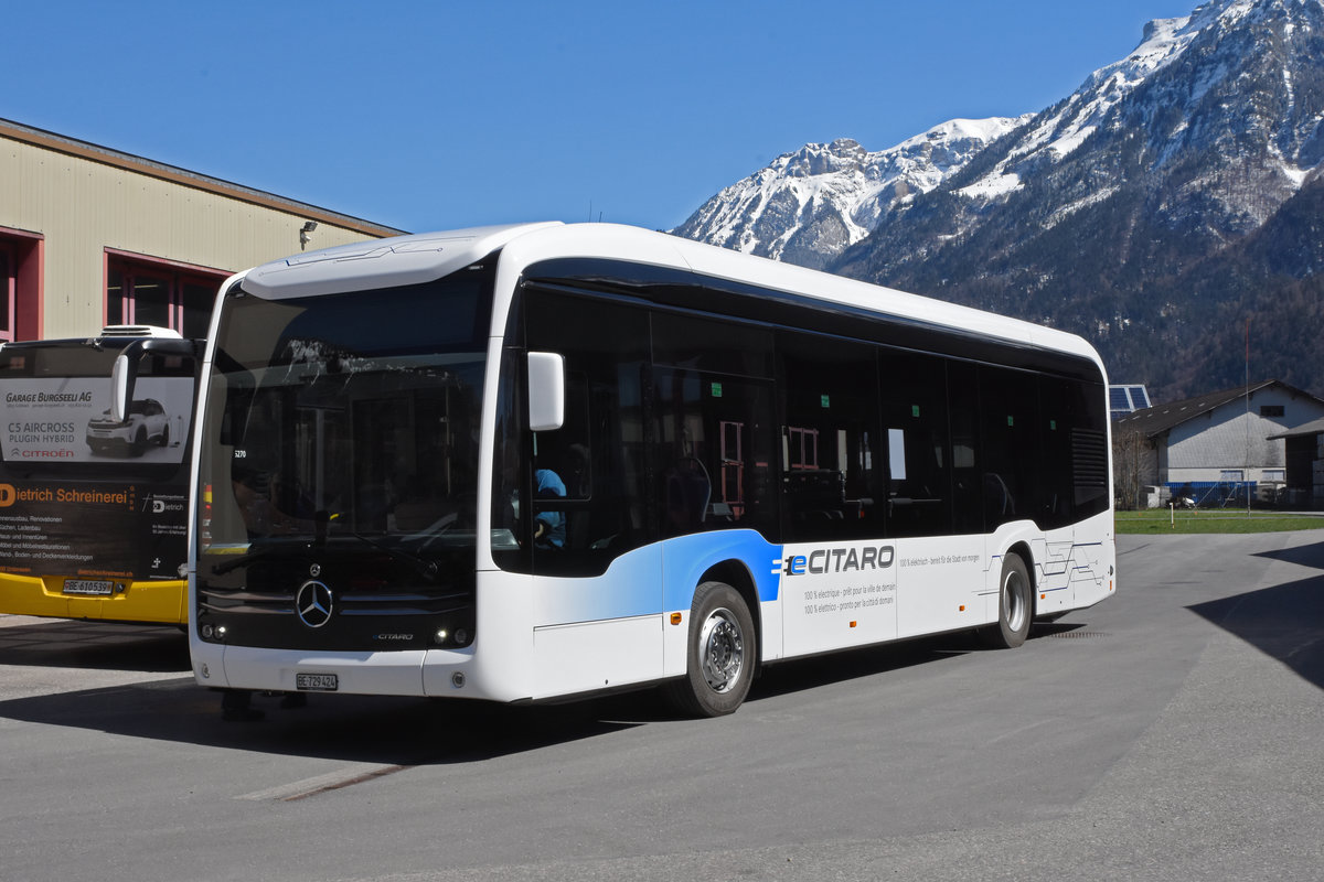 Elektro Mercedes Citaro wird im Raum Interlaken ausgiebig getestet. Hier steht der Bus auf dem Hof der Post Garage bei Interlaken. Die Aufnahme stammt vom 08.04.2021.