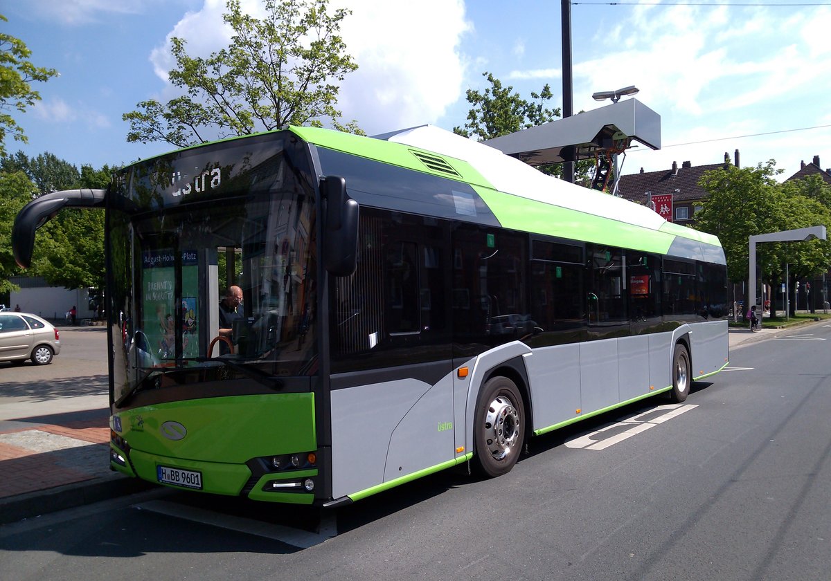 Elektrobus in Hannover. 3 Busse dieser Art sind fest im Testbetrieb unterwechs. Aufgenommen am 31.05.2016