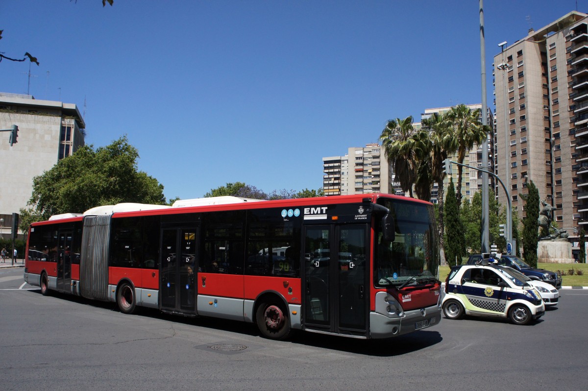 EMT Valencia (Stadtbus): IVECO - Irisbus Citelis / Hispano, Wagennummer 8006 befährt die Avinguda de Blasco Ibáñez. Aufgenommen im Mai 2013.