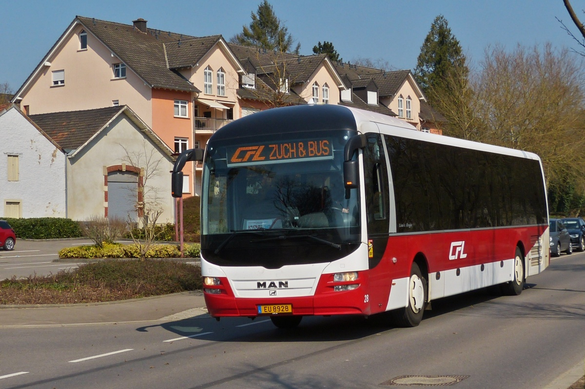 EU 8928, MAN Lion’s Regio vom CFL, fährt in Grevenmacher an mir vorbei. 03.2022 