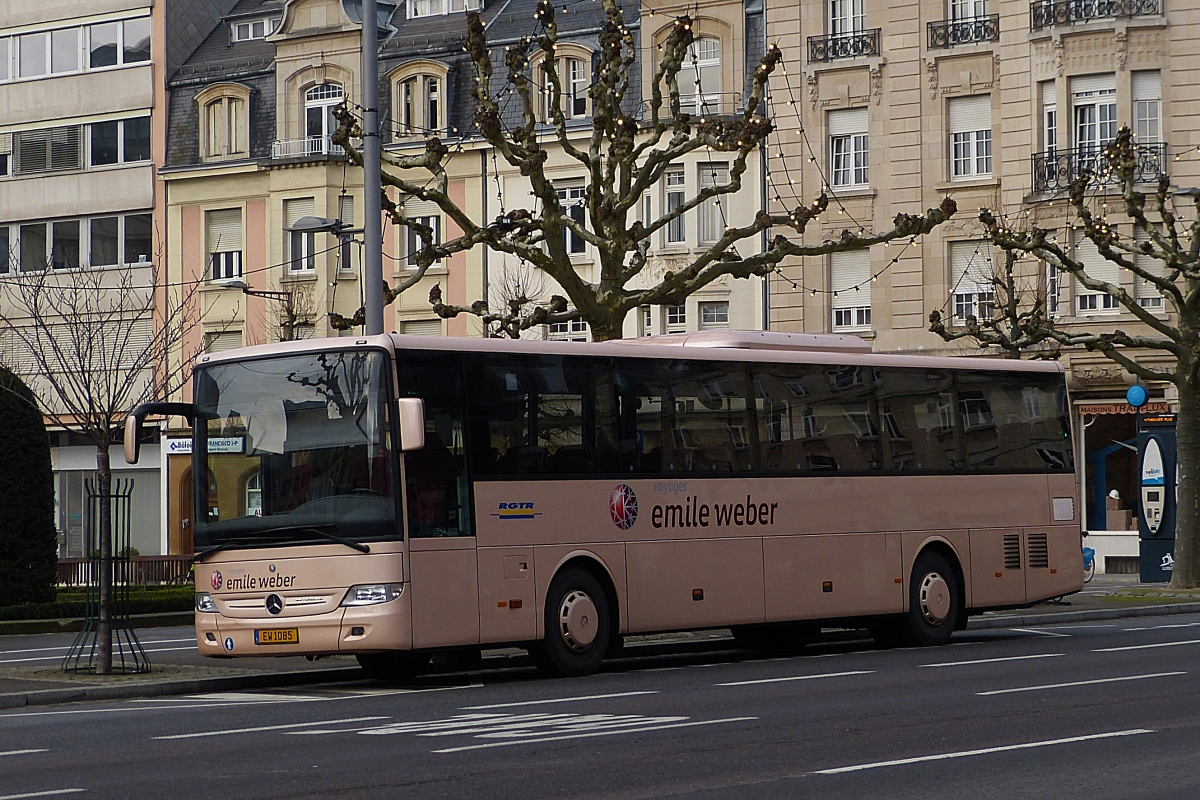 EW 1085, Mercedes Benz Integro steht am Straßenrand in der Stadt Luxemburg. 29.12.2015