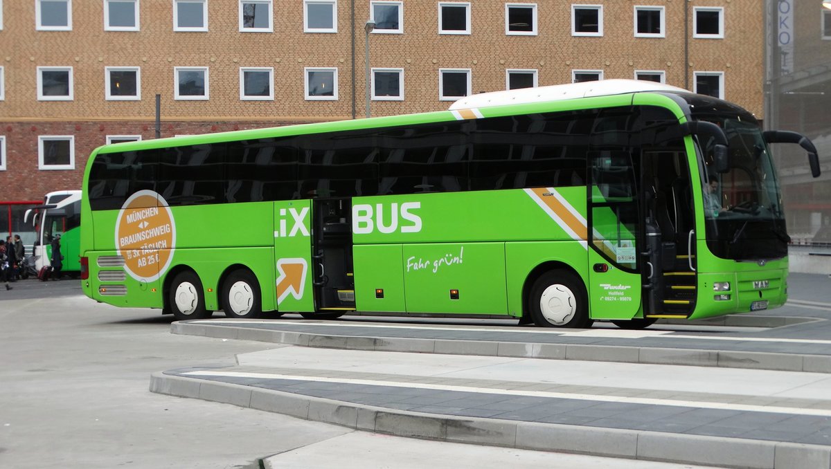 Flixbus MAN Lions Coach am 26.11.16 in Frankfurt am Main Hbf Südseite