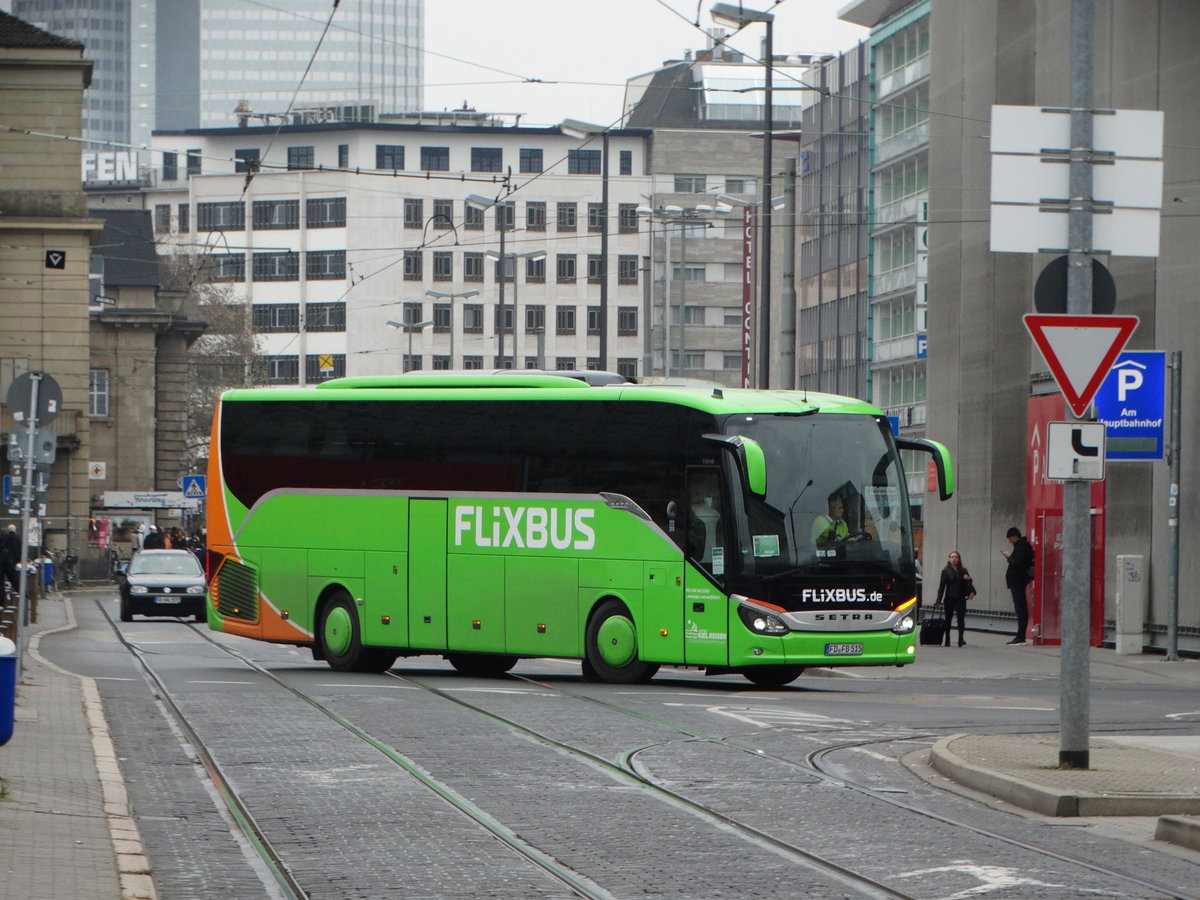 Flixbus Setra 5000er am 26.11.16 in Frankfurt am Main Hbf Südseite 