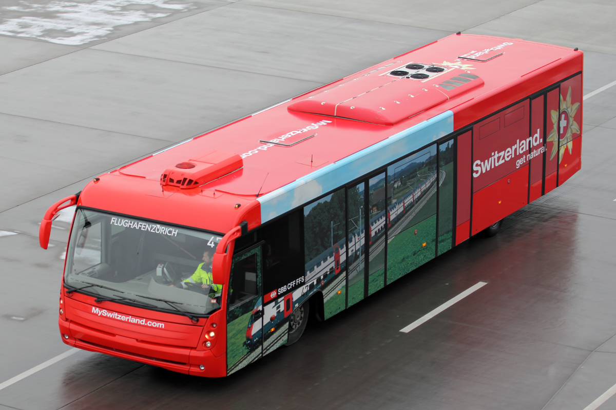 Flughafenbus Cobus 3000 Bus Nr.47 am Flughafen Zürich 20.1.2017
