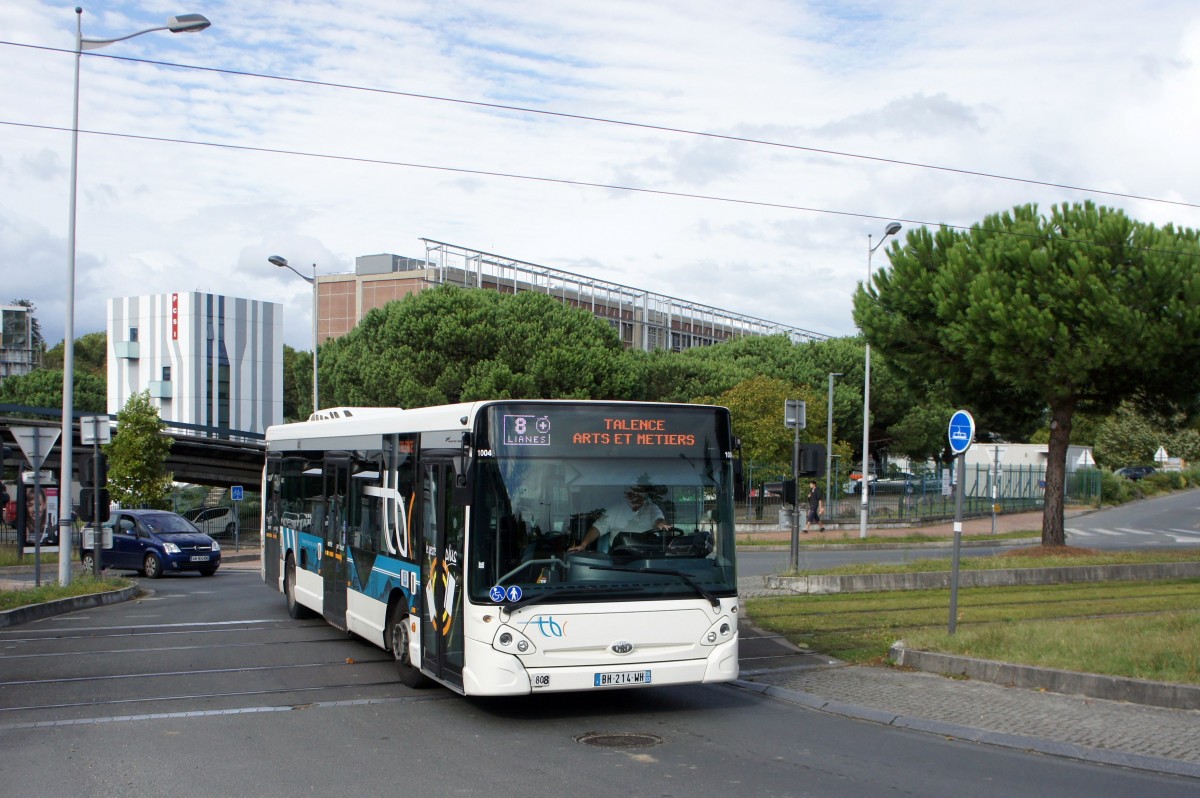 Frankreich / Stadtbus Bordeaux: Heuliez GX 327 der TBC Bordeaux, aufgenommen im September 2015 an der Haltestelle  Arts & Métiers  in Bordeaux.