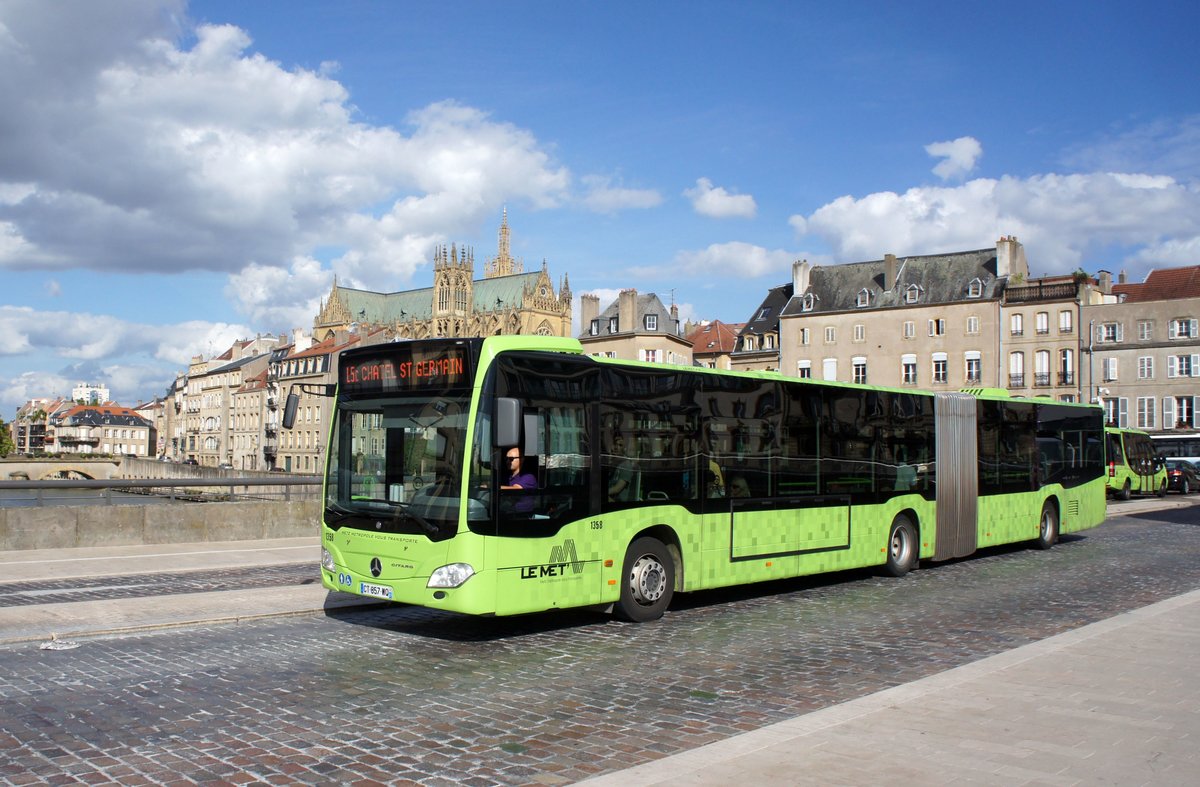 Frankreich / Stadtbus Metz / Bus Metz: Mercedes-Benz Citaro C2 Gelenkbus von LE MET' / Transports de l'agglomeration de Metz Metropole, aufgenommen im Juli 2017 im Stadtgebiet von Metz.