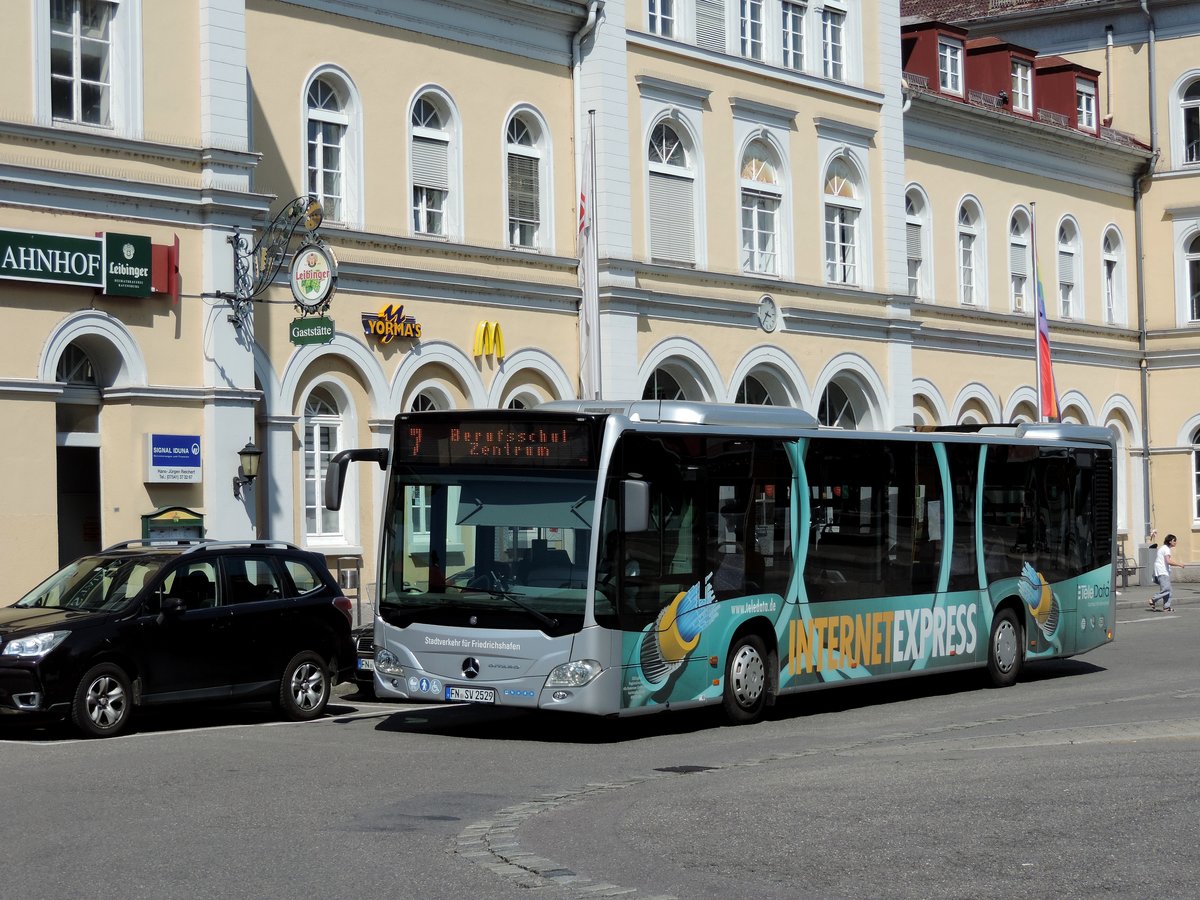 Friedrichsgafen - 29. Juli 2020 : Citaro C2 Nr 2529 mit Internet Werbung auf der Linie 7 im Einsatz.
