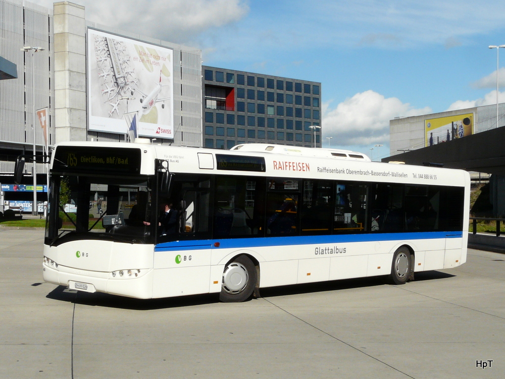 Glattalbus - Solaris  Nr.49  ZH  699828 unterwegs auf der Linie 765 beim Flughafen Zrich am 17.10.2013