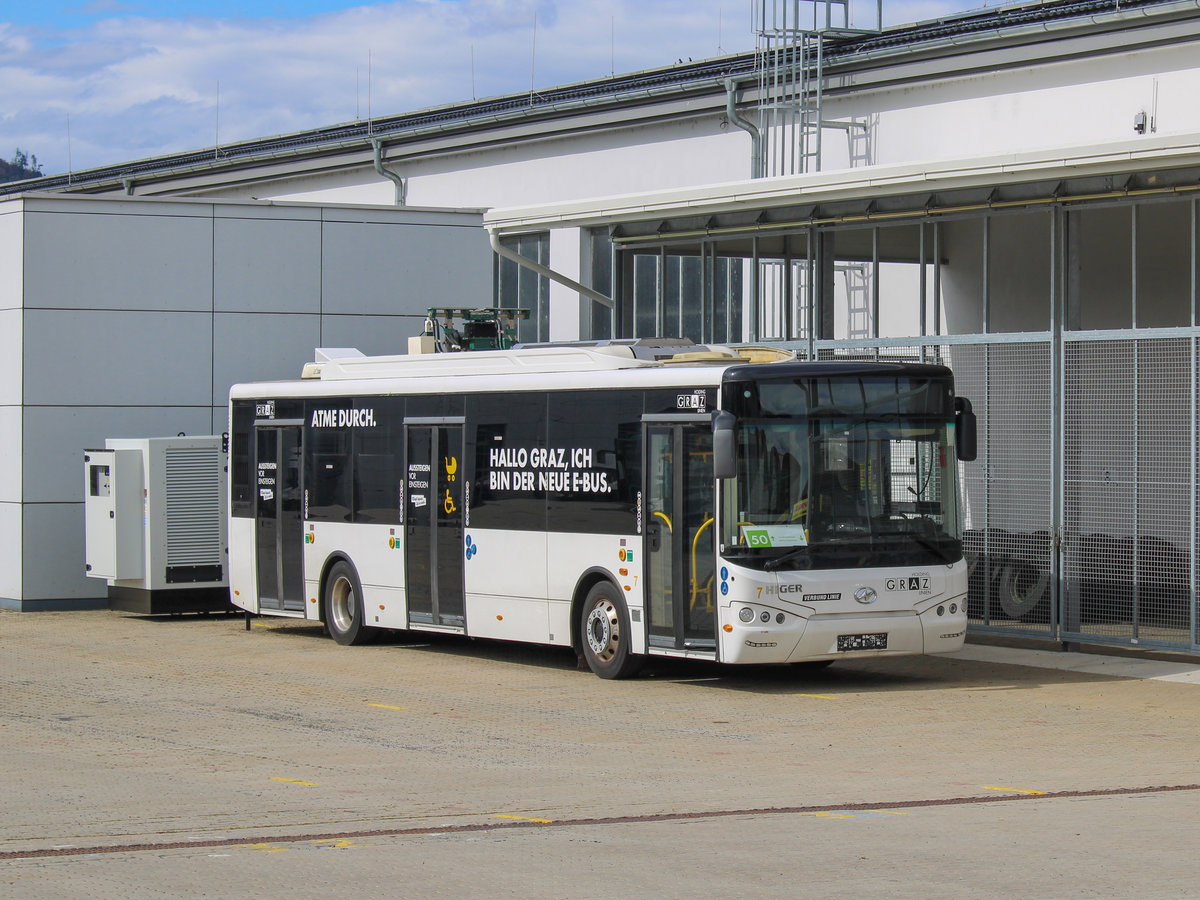 Graz. Bis 2018/2019 testete man bei den Graz Linien 4 Elektrobusse, davon sind zwei Elektrobusse und zwei Solobusse (Typ Chariot Motors KLQ5125OEV3). Einer der Solobusse, mit der Wagennummer 8, wird in einer anderen Stadt getestet, während Wagen 7 am 27.09.2020 noch im Buscenter in der Kärnter Straße stand.
