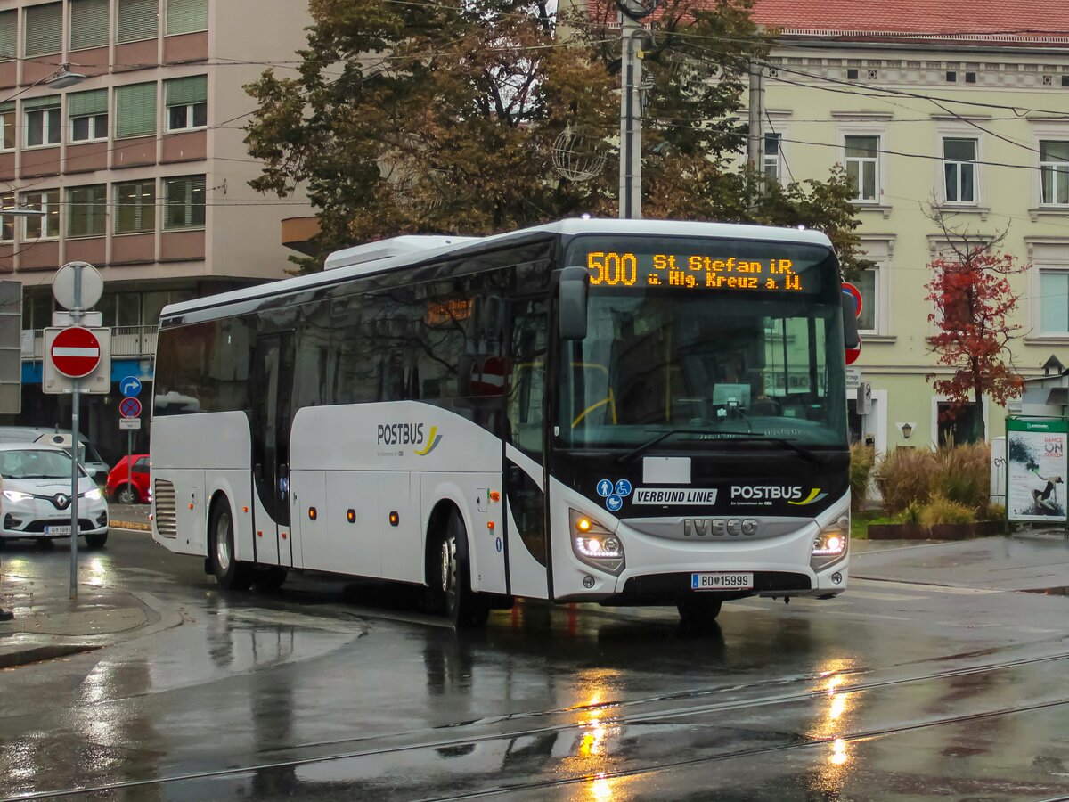 Graz. Einer der wenigen Iveco Evadys beim ÖBB Postbus in Graz, ist hier am 03.11.2021 am Dietrichsteinplatz zu sehen.