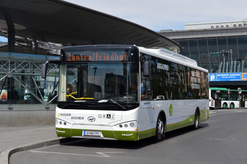 Graz Linien Higer KLQ6125GEV3 Chariot Ebus WN 8 als Verstärkerkurs für die Linie 50 am Hauptbahnhof, 20.04.2017.