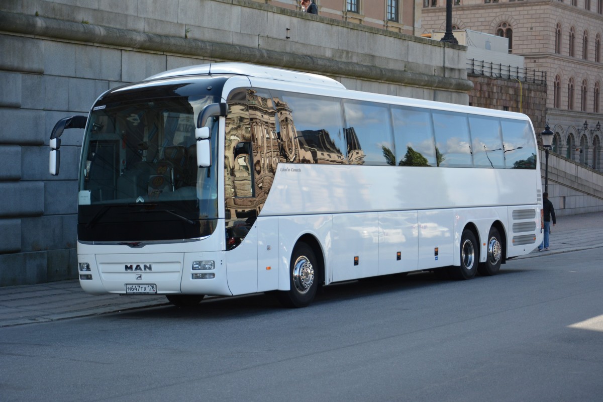 H647TX aus Russland steht am 16.09.2014 am Lejonbacken in Stockholm. Zu sehen ist ein MAN Lion's Coach. 