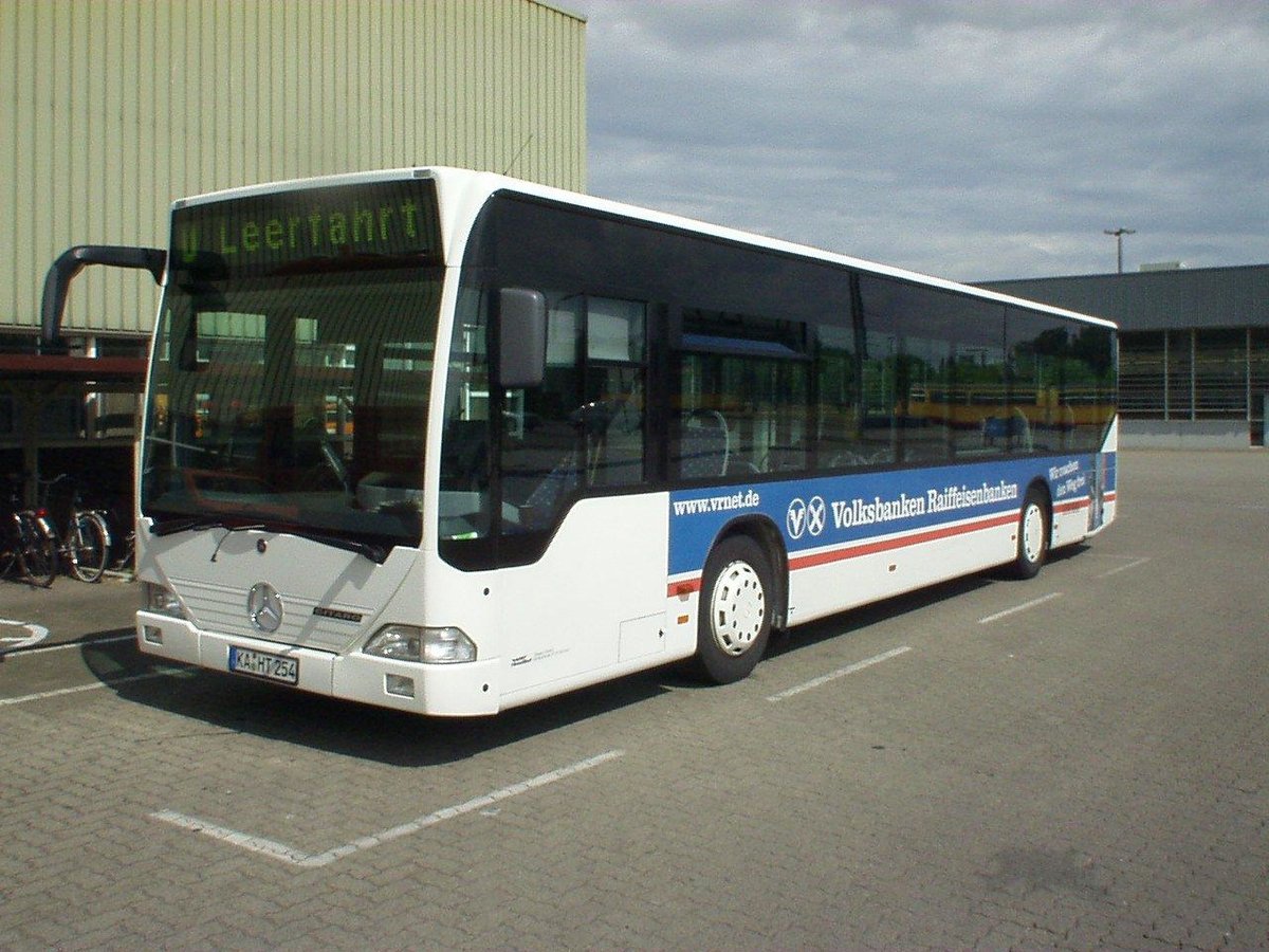 Hagro Transbus war das erste Unternehmen in Karlsruhe, das den damals neuen Mercedes Citaro eingesetzt hat. Das Bild eines der drei seinerzeit eingesetzten Citaro stammt etwa aus dem Jahr 2000 und zeigt den KA-HT 254.