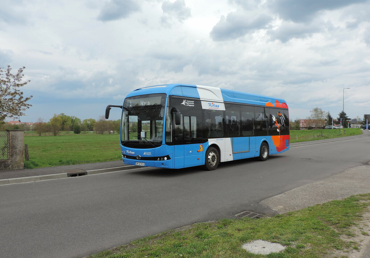 Haguenau - 15. April 2023 : Einer der beiden BYD Elektrobusse bei Ritmo in Haguenau (Elsass).