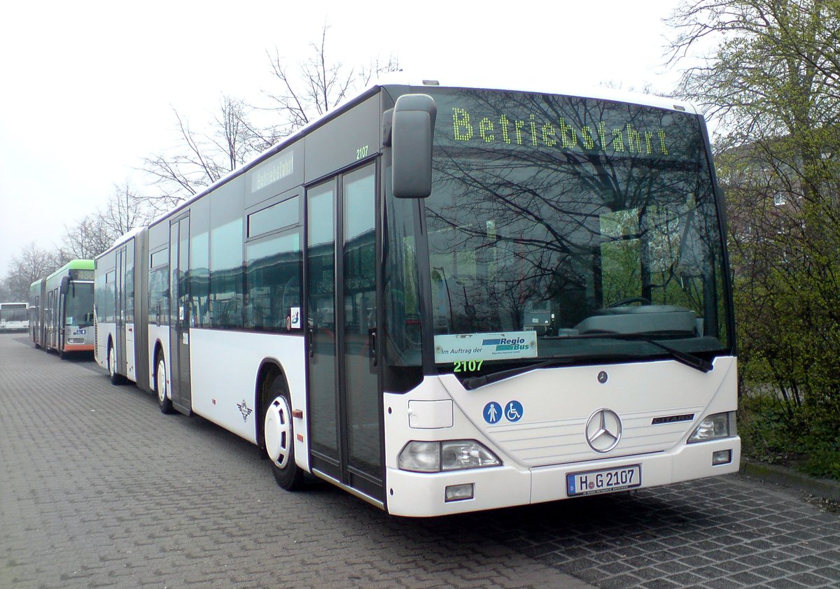 Hartmann Busbetrieb in Langenhagen Zentrum macht Pause und fährt als Linie 692 zurück nach Mellendorf am 30.03.2014