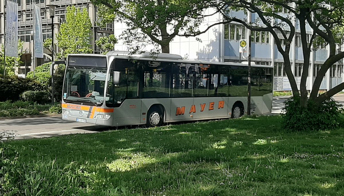 HD-EM-702 (Baujahr 2012, Euro 5) ist ein Citaro Facelift von Mayer Reisen aus Neckargemünd und fährt Linien im Auftrag der BRN. 

Auf den Fotos steht der Bus abgestellt in der Nähe des Heidelberger Hauptbahnhofs.

Datum: 03.05.2020