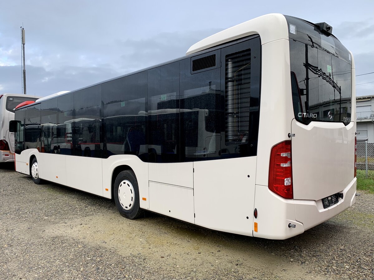 Heckansicht eines neuen MB C2 hybrid für die ARL Viganello am 13.11.21 bei Evobus in Winterthur.