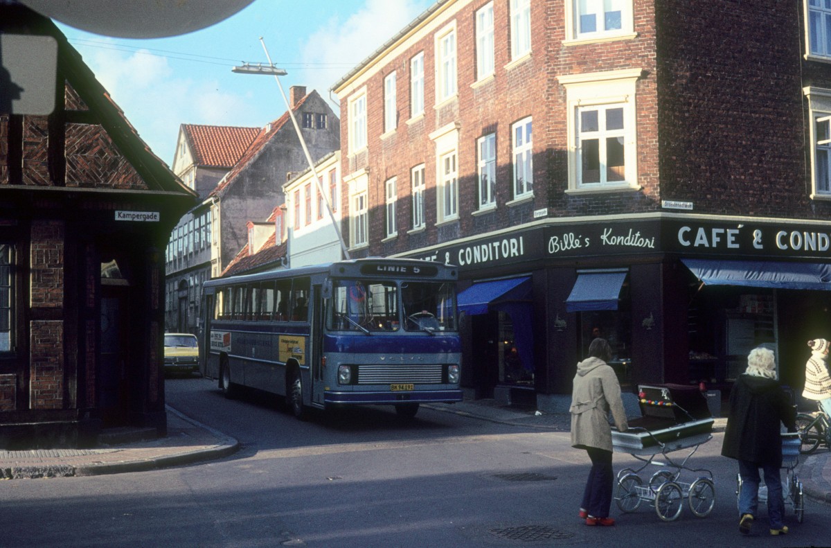 Helsingør am 17. Oktober 1973; Helsingør Bussen Linie 5 (Volvo/VBK - BK 94.191) Bjergegade / Kampergade.