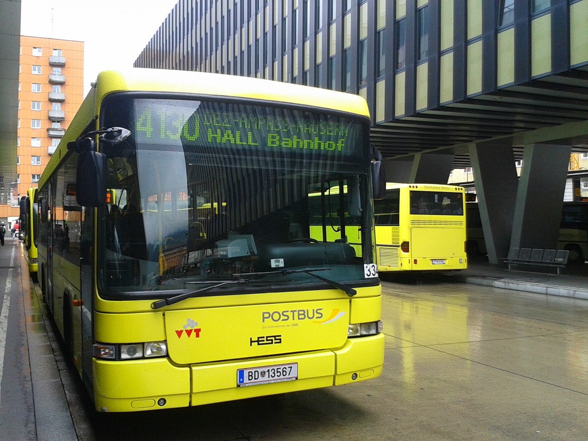 HESS-Bus der ÖBB-Postbus GmbH als Kfl. 4130 (Innsbruck Hauptbahnhof - Hall in Tirol Bahnhof Steig B) am 15.5.2015 an der Haltestelle Innsbruck Hauptbahnhof (Steig D).
