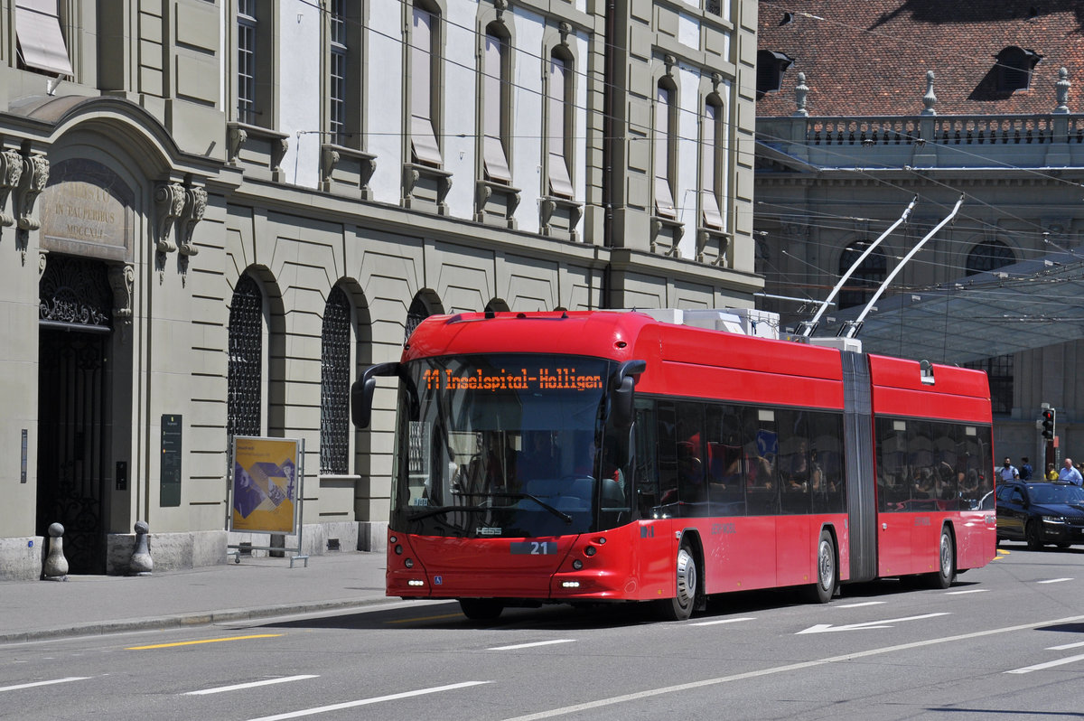 Hess Trolleybus 21, auf der Linie 12, fährt beim Bubenbergplatz vorbei. Die Aufnahme stammt vom 09.07.2018.