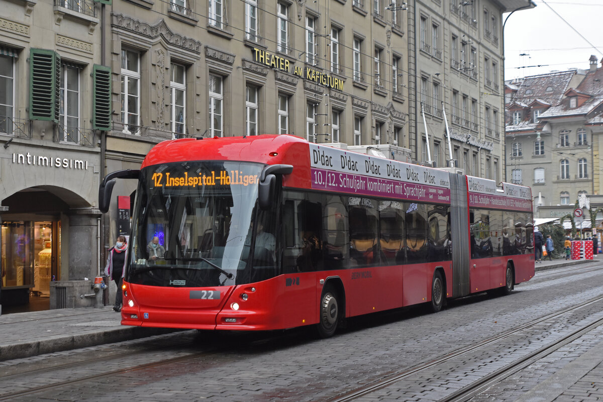 Hess Trolleybus 22, auf der Linie 12, bedient die Haltestelle Bärenplatz. Die Aufnahme stammt vom 06.12.2021.