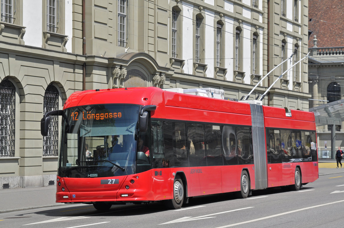 Hess Trolleybus 27, auf der Linie 12, fährt Richtung Bubenbergplatz. Die Aufnahme stammt vom 22.05.2018.