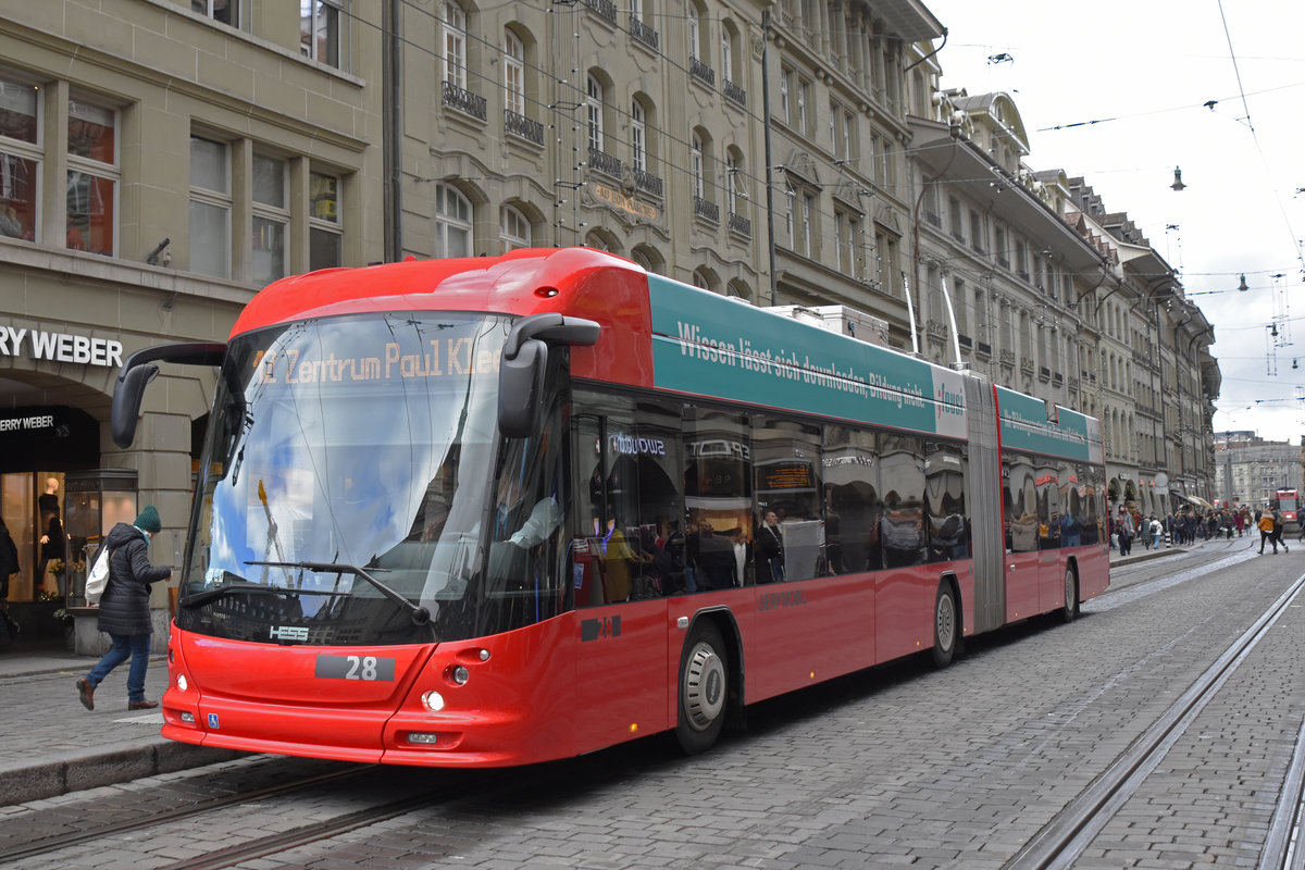 Hess Trolleybus 28, auf der Linie 12, fährt durch die Spitalgasse. Die Aufnahme stammt vom 21.12.2019.