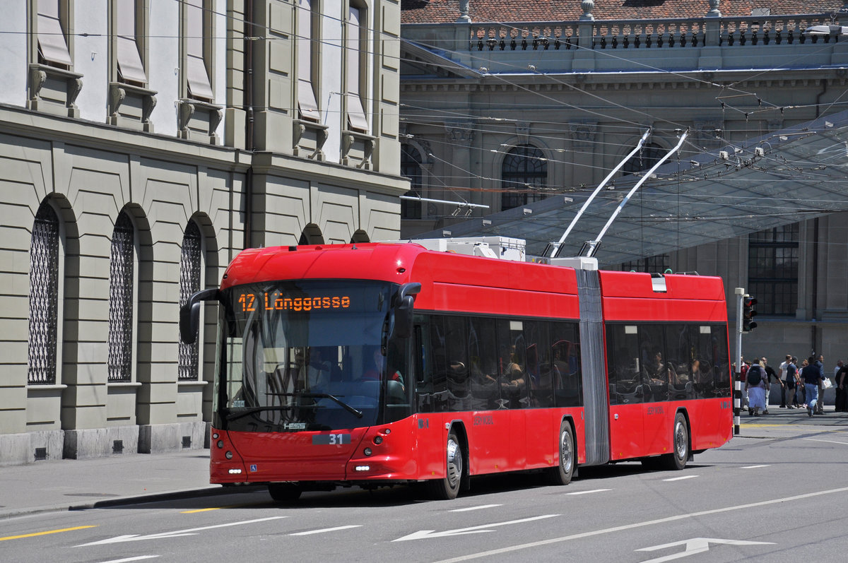 Hess Trolleybus 31, auf der Linie 12, fährt beim Bubenbergplatz vorbei. Die Aufnahme stammt vom 09.07.2018.