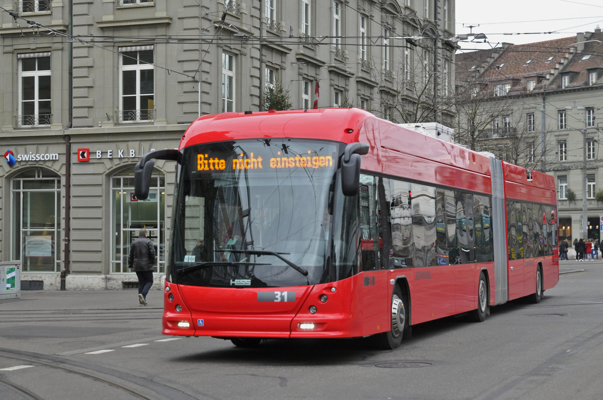 Hess Trolleybus 31 fährt im Speicherbetrieb Richtung Haltestelle beim Bahnhof Bern. Die Aufnahme stammt vom 19.12.2018.