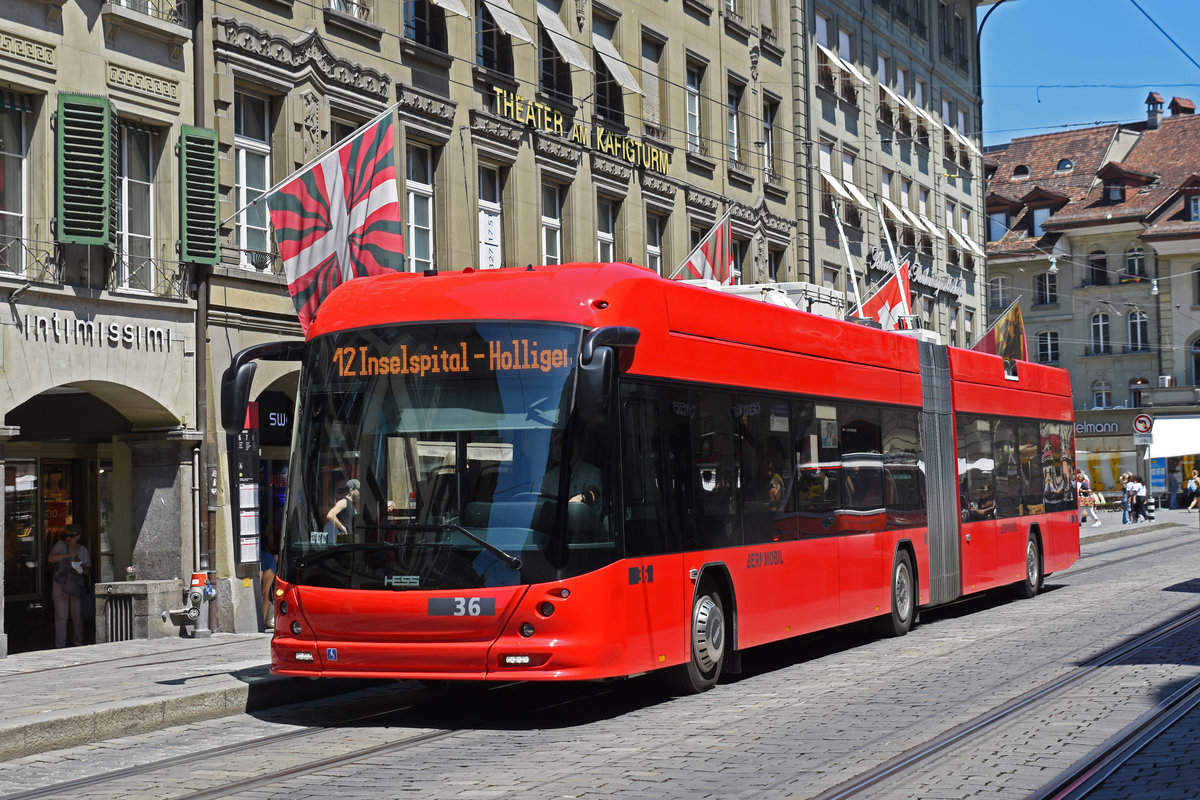 Hess Trolleybus 36, auf der Linie 12, bedient die Haltestelle Bärenplatz. Die Aufnahme stammt vom 24.06.2020.