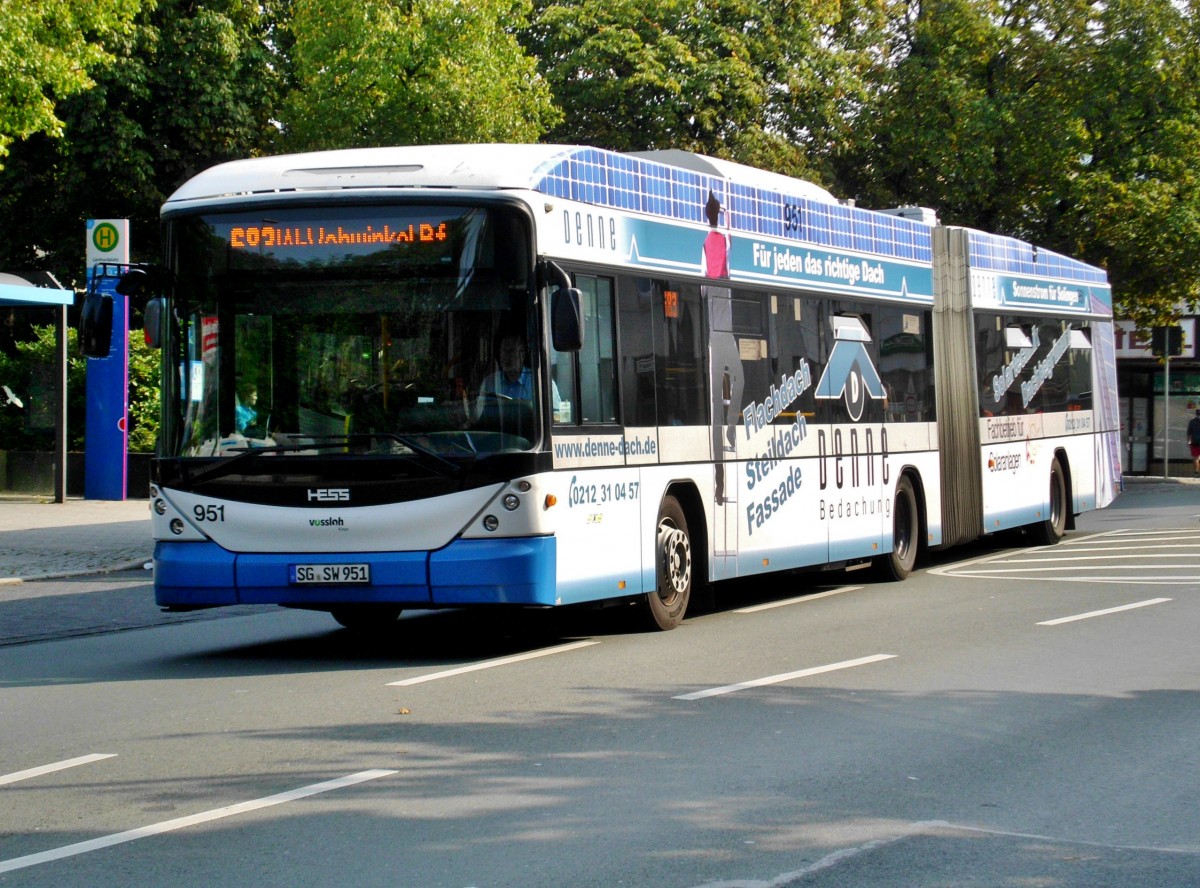 Hess Trolleybus BGT-N2C auf der Linie 683 nach S-Bahnhof Wuppertal Vohwinkel an der Haltestelle Wuppertal-Vohwinkel Lienhardplatz.(8.9.2014)
