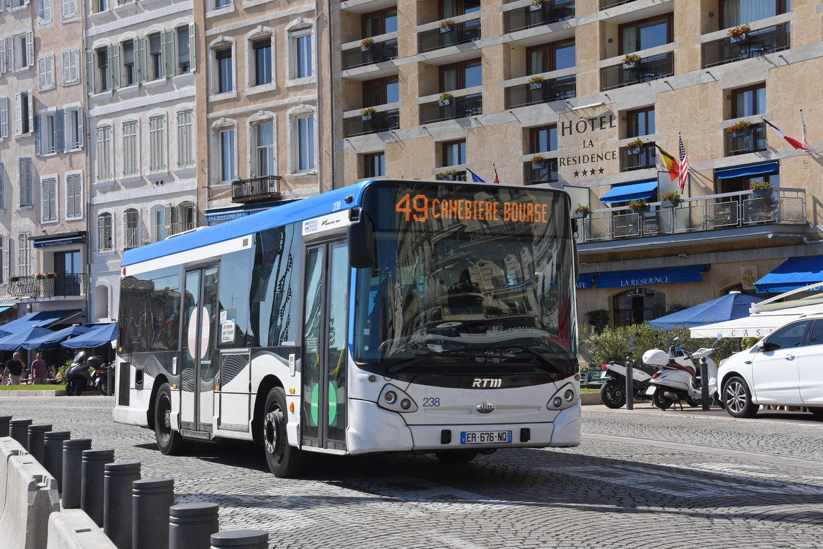 Heuliez GX 238 Bus mit der Nummer 238, auf der Linie 49, ist in Marseille unterwegs. Die Aufnahme stammt vom 11.05.2018.