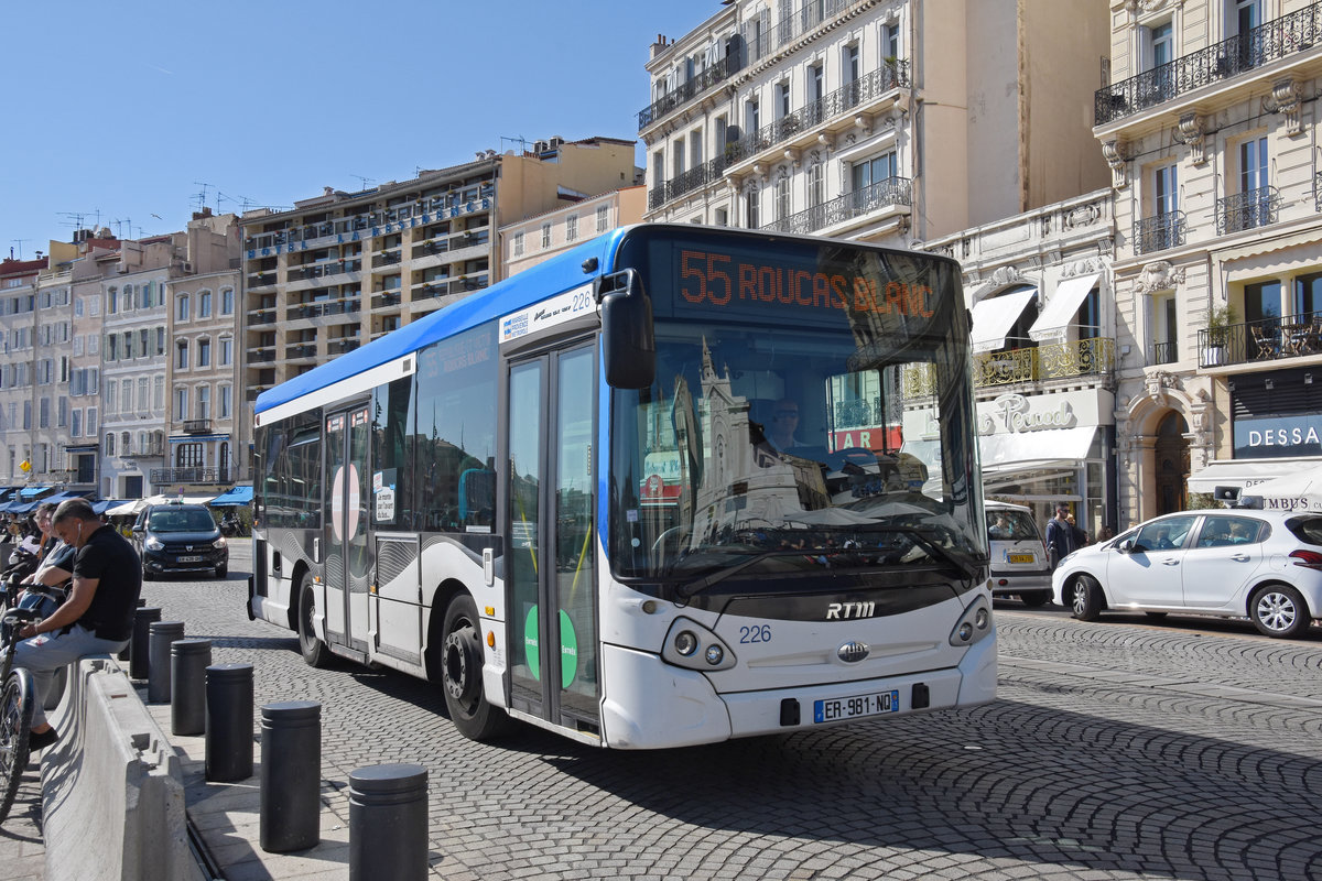 Heuliez GX Bus mit der Nummer 226, auf der Linie 55, ist in Marseille unterwegs. Die Aufnahme stammt vom 11.05.2018.