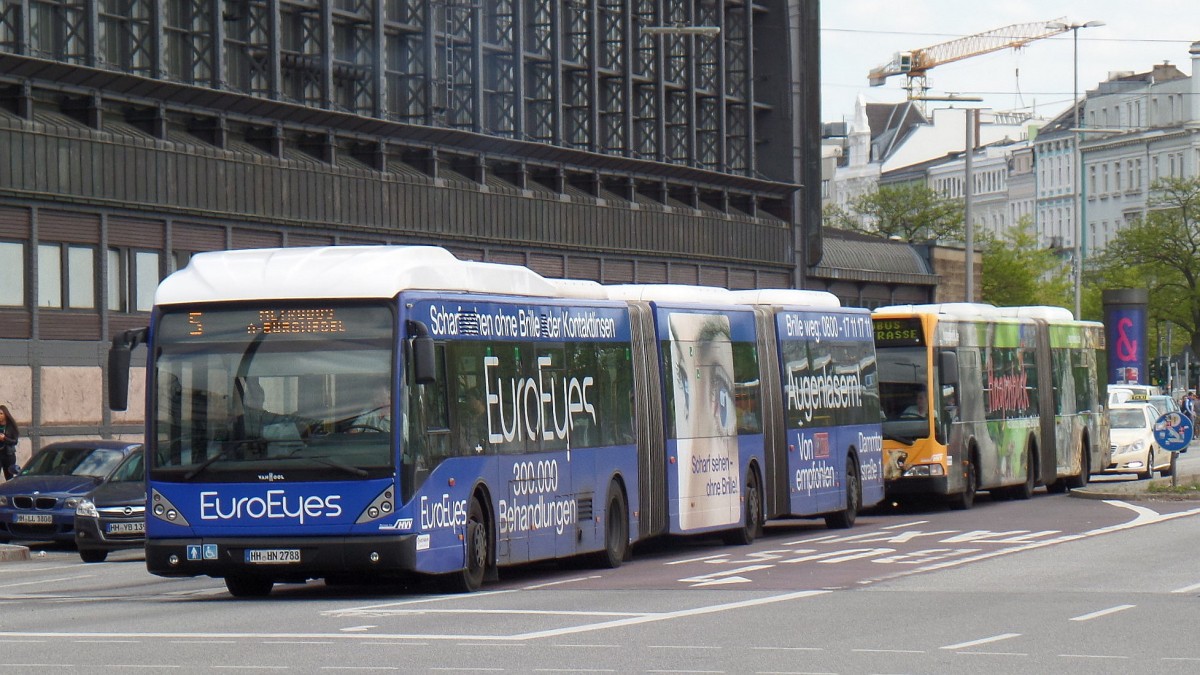 HHA 8708 (HH-HN 2788) am 28.4.2014 auf der Metrobus-Linie 5 nach Burgwedel auf der Steintorbrücke am Hauptbahnhof
