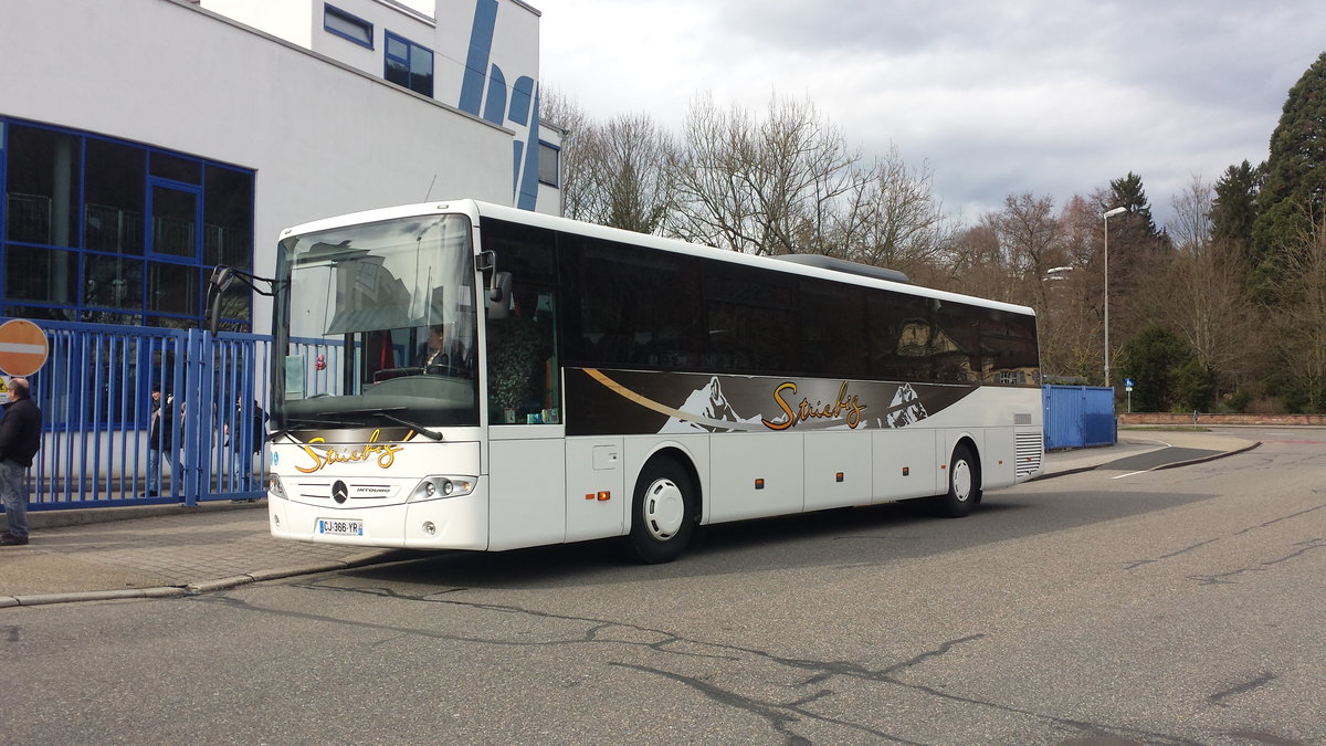 Hier ist der CJ 366 YR von Striebig Reisen Frankreich. Gesichtet am 29.03.2018 am Hallenbad in Ettlingen.