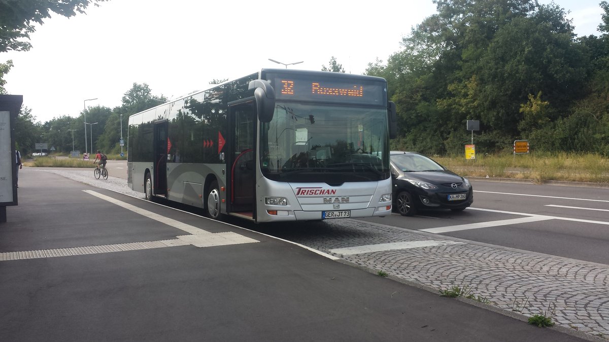 Hier ist der GER JT 73 von Trischan Reisen auf der Buslinie 32 nach Rossweid unterwegs. Gesichtet am 20.07.2018 am Fächerbad in Karlsruhe.