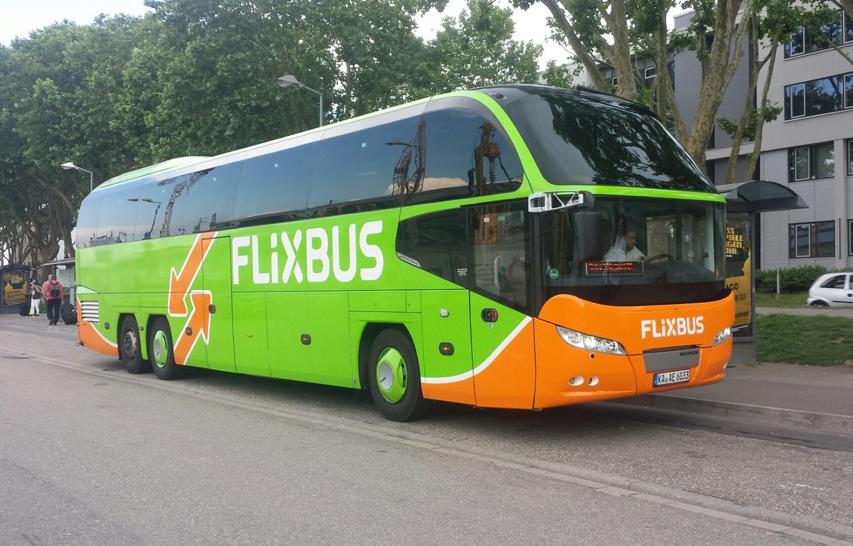 Hier ist der KA AE 6033 von Werner Reisen/Flixbus auf dem Weg nach Dortmund. Gesichtet am 31.05.2018 am ZOB in Karlsruhe.