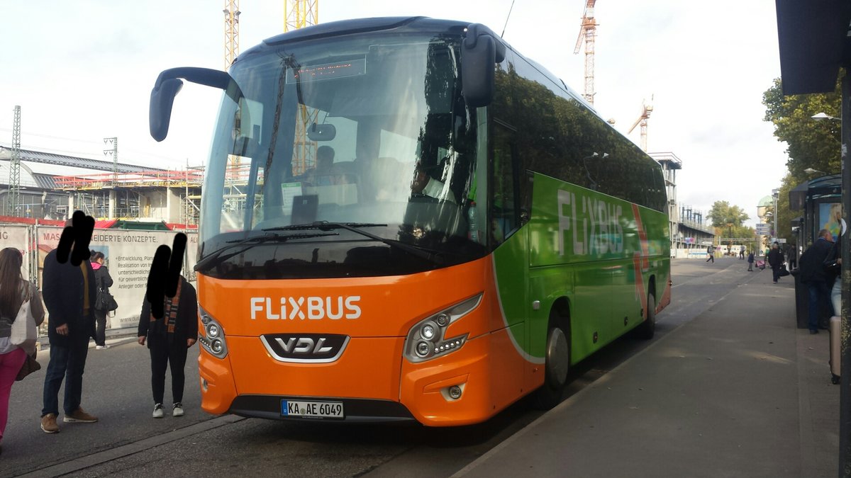 Hier ist der KA AE 6049 von Werner Reisen/Flixbus nach Düsseldorf unterwegs. Gesichtet am 03.10.2018 am ZOB in Karlsruhe.